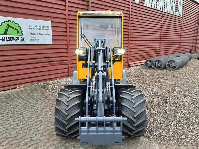 Wiellader Eurotrac W12S med førerhus, skovl og gafler