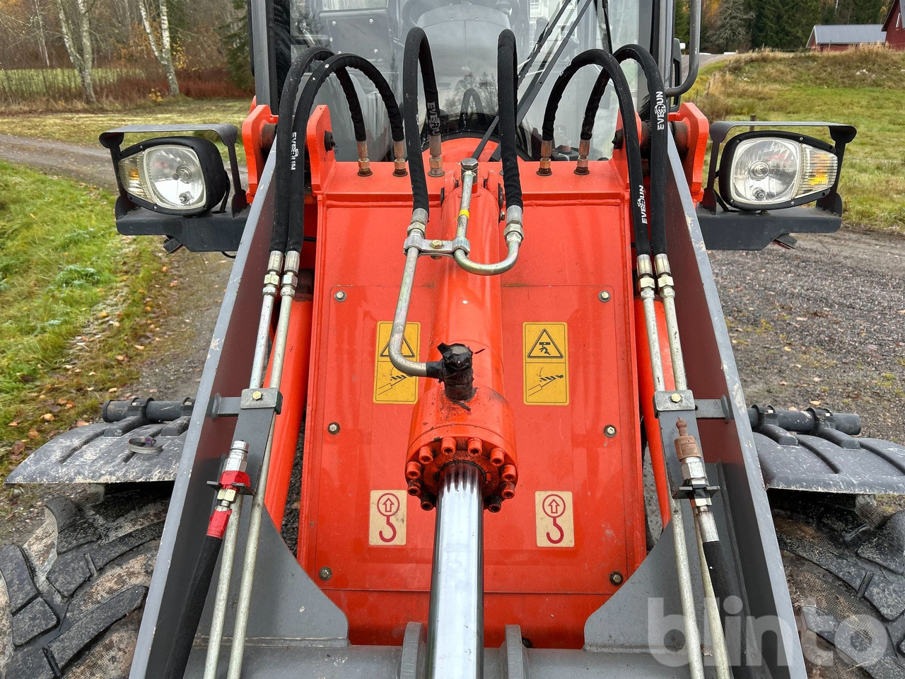 Wiellader Everun ER12 med gafflar och planeringskopa