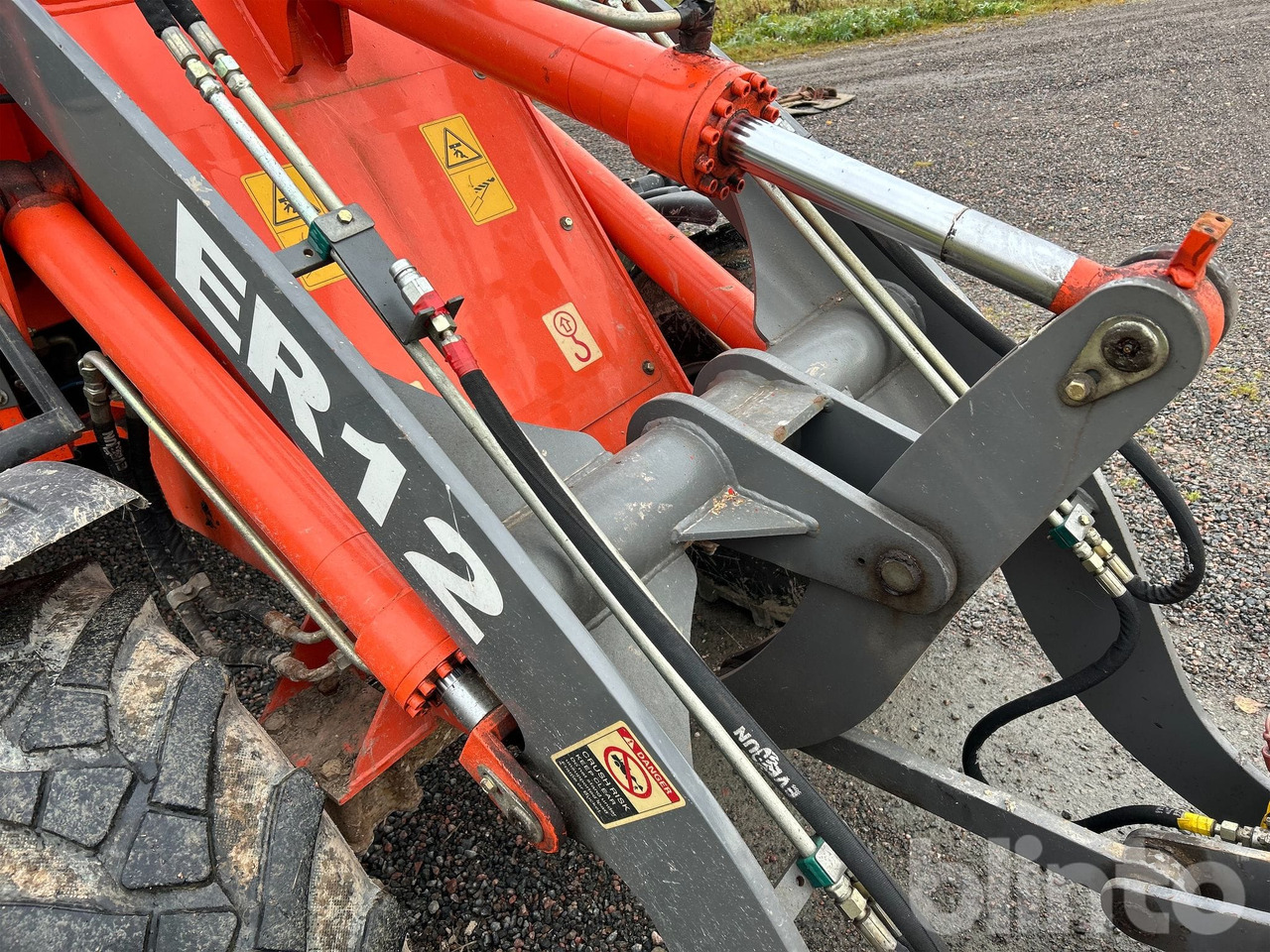 Wiellader Everun ER12 med gafflar och planeringskopa