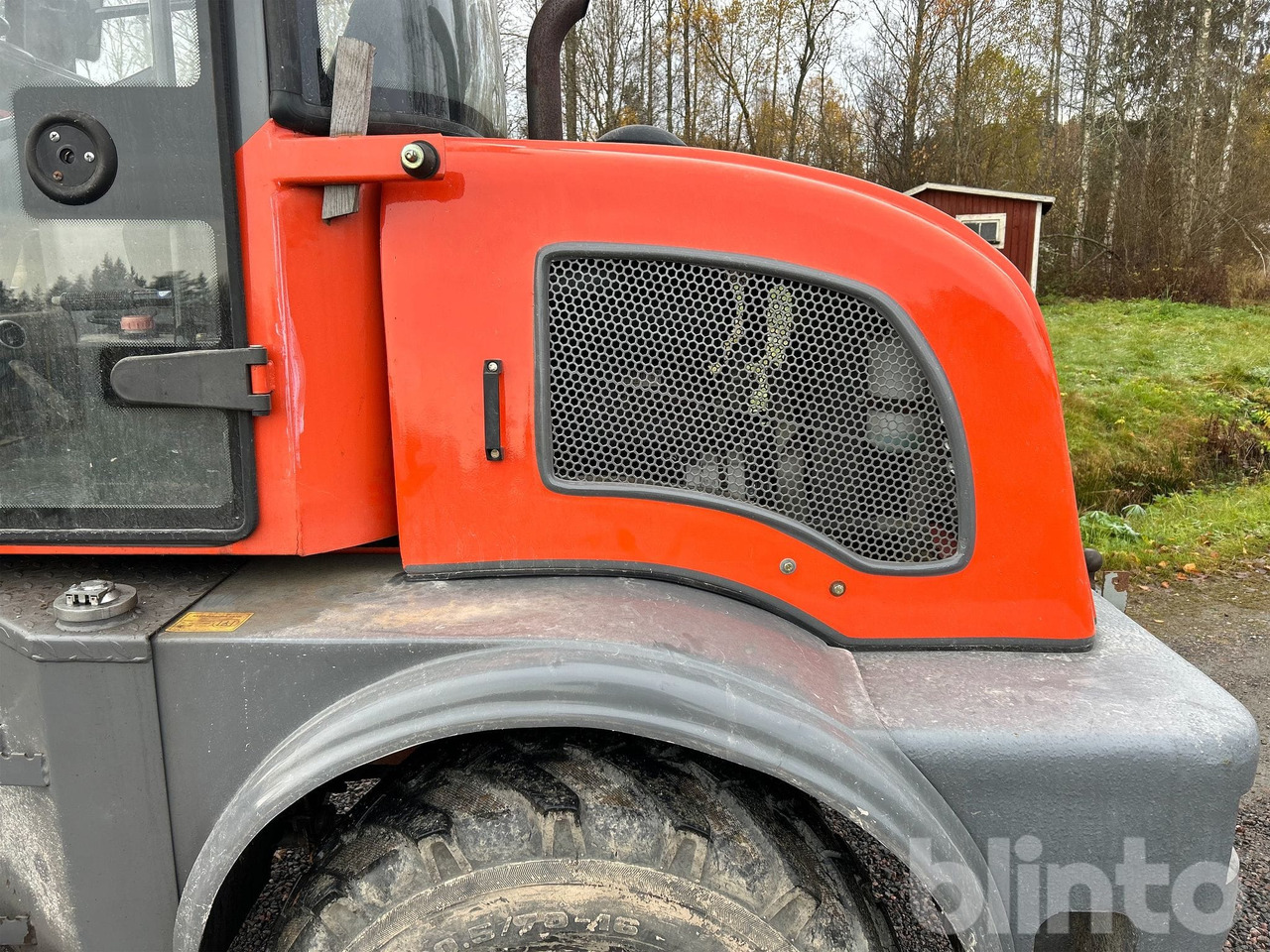 Wiellader Everun ER12 med gafflar och planeringskopa