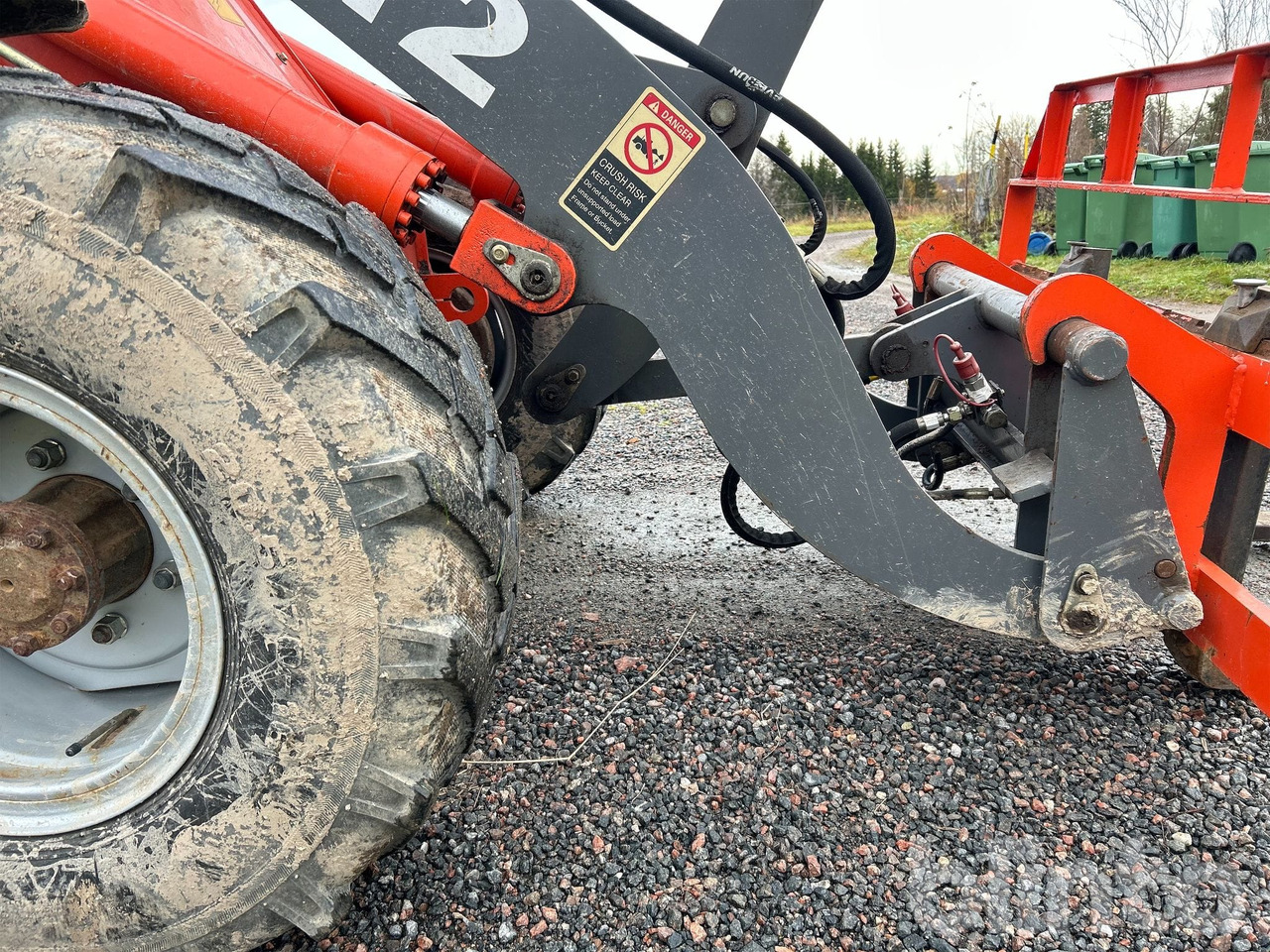 Wiellader Everun ER12 med gafflar och planeringskopa