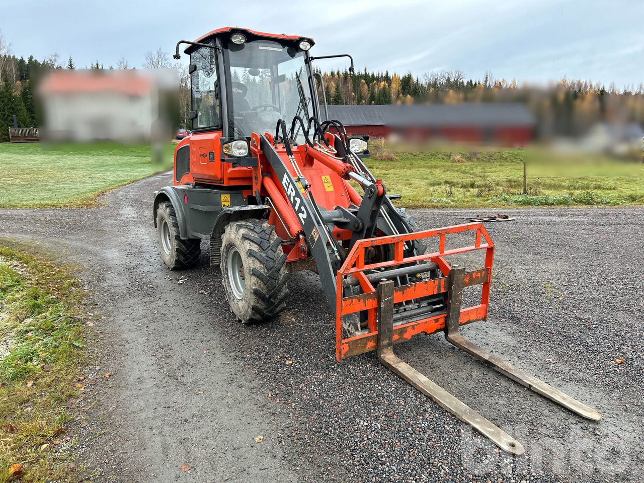 Wiellader Everun ER12 med gafflar och planeringskopa