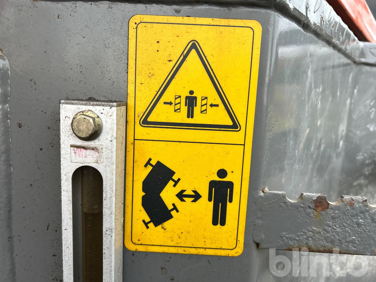 Wiellader Everun ER12 med gafflar och planeringskopa