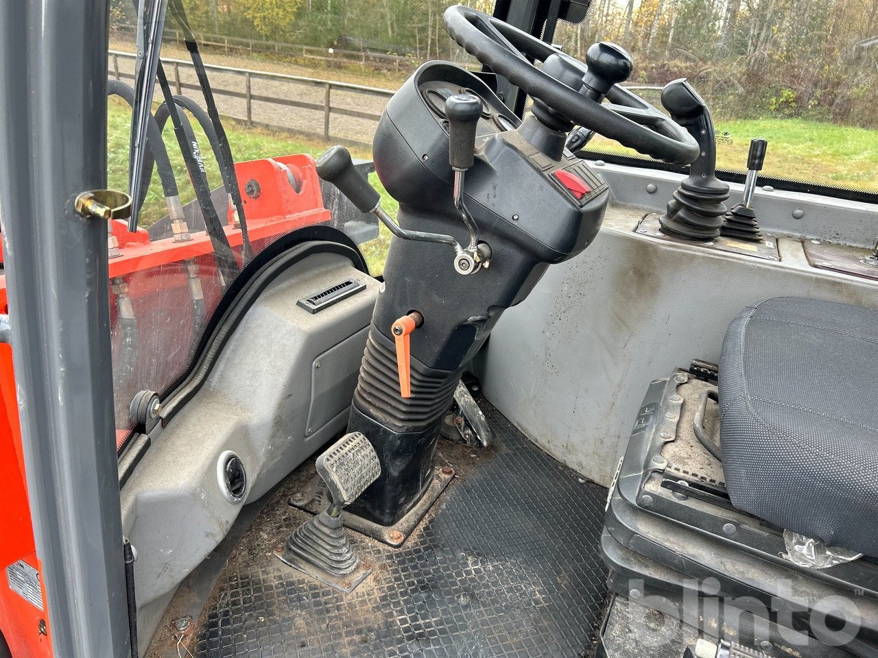 Wiellader Everun ER12 med gafflar och planeringskopa