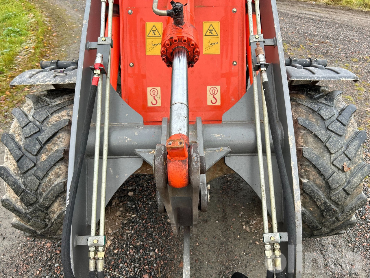 Wiellader Everun ER12 med gafflar och planeringskopa