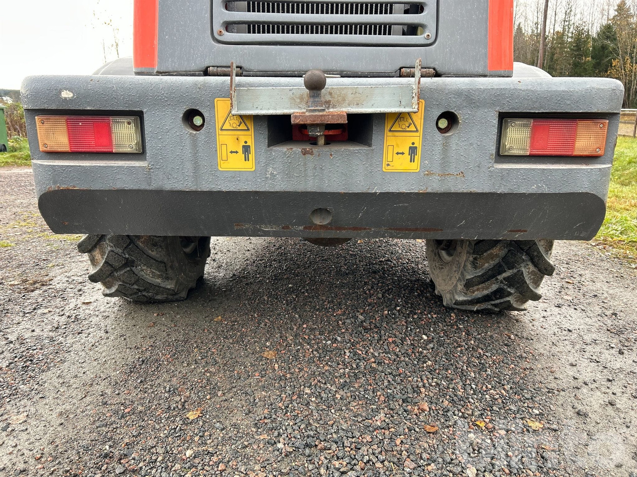 Wiellader Everun ER12 med gafflar och planeringskopa