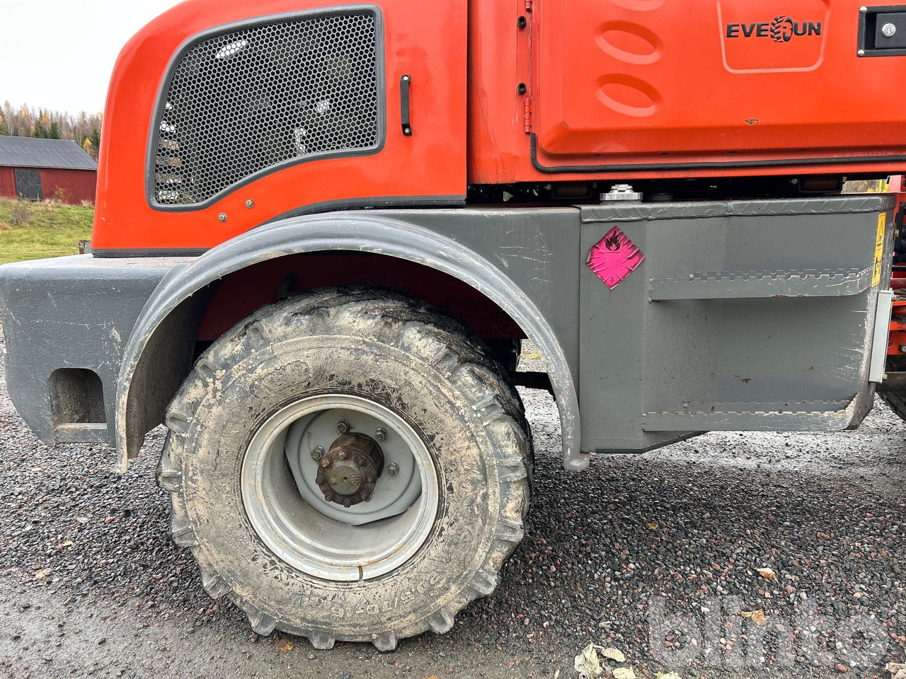 Wiellader Everun ER12 med gafflar och planeringskopa