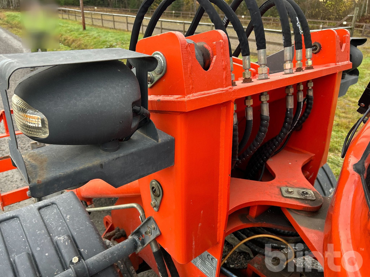 Wiellader Everun ER12 med gafflar och planeringskopa