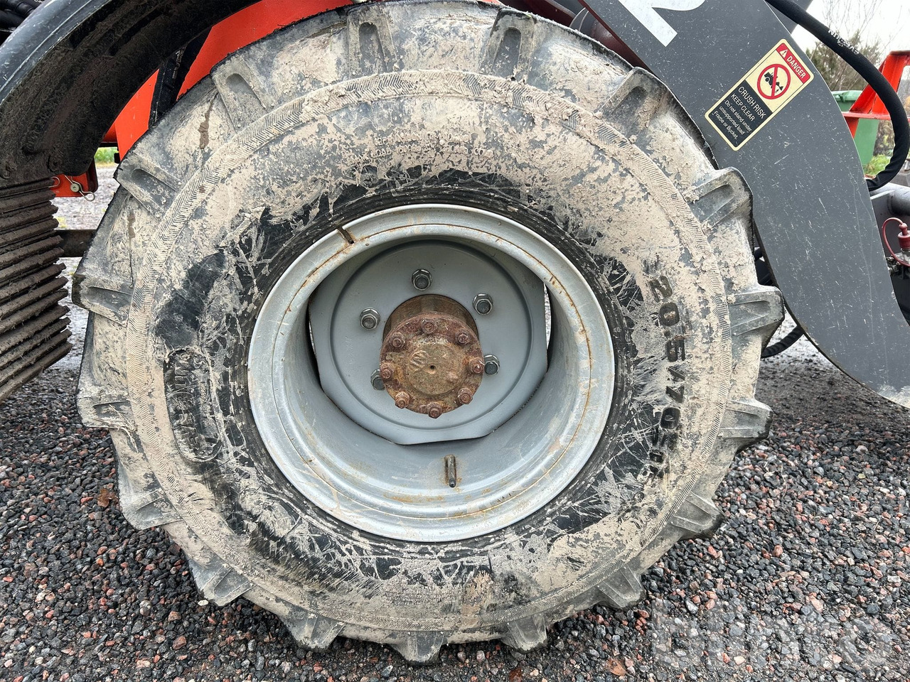 Wiellader Everun ER12 med gafflar och planeringskopa