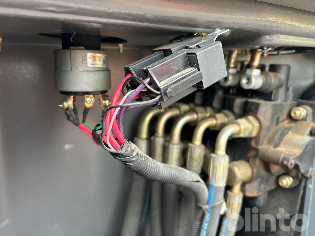 Wiellader Everun ER12 med gafflar och planeringskopa