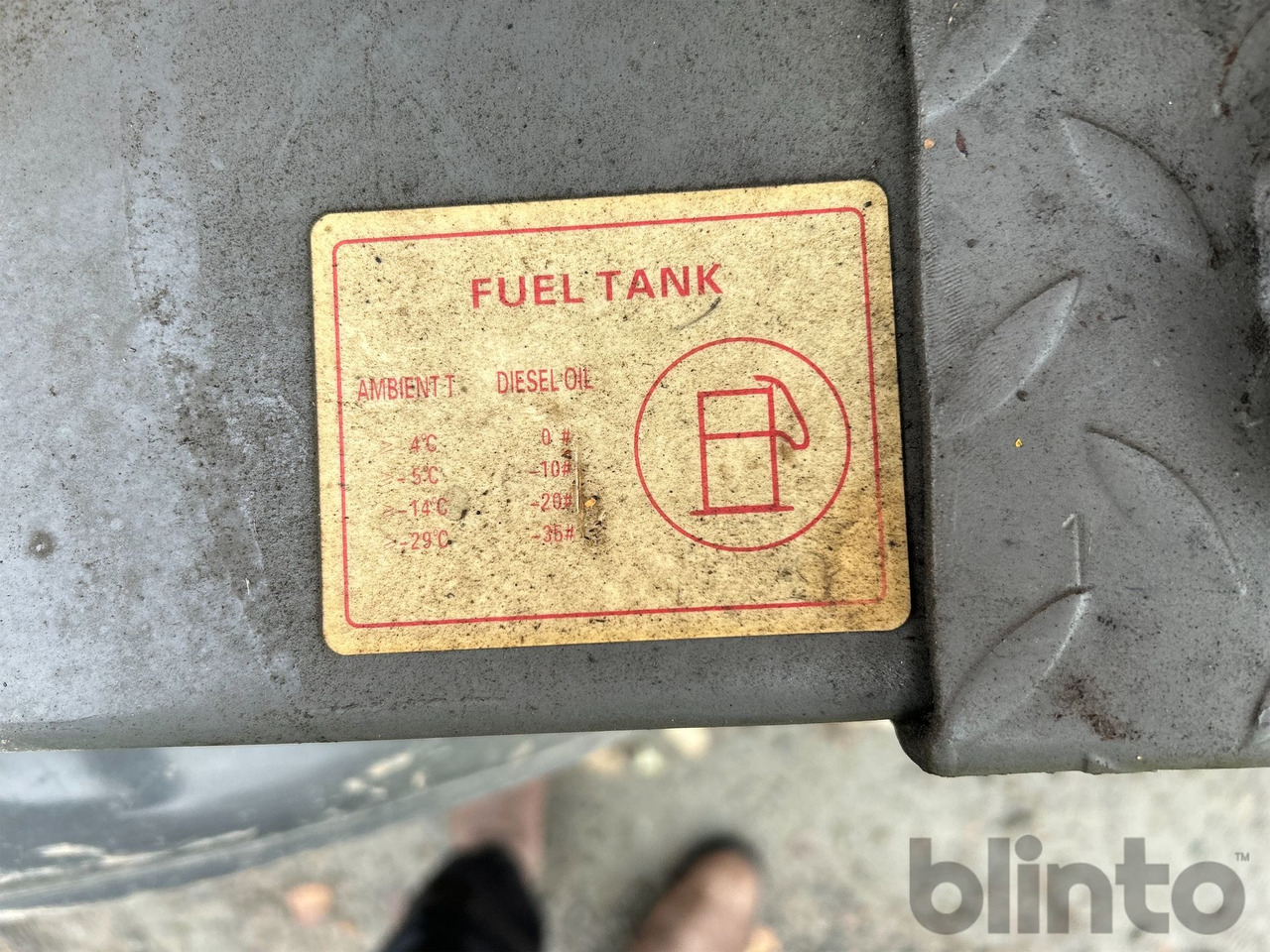 Wiellader Everun ER12 med gafflar och planeringskopa