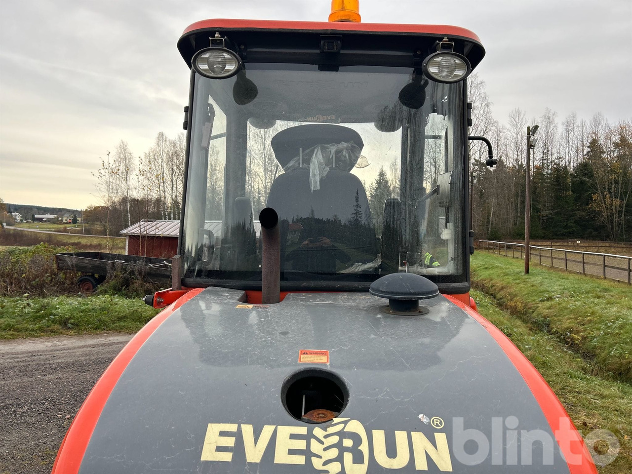 Wiellader Everun ER12 med gafflar och planeringskopa