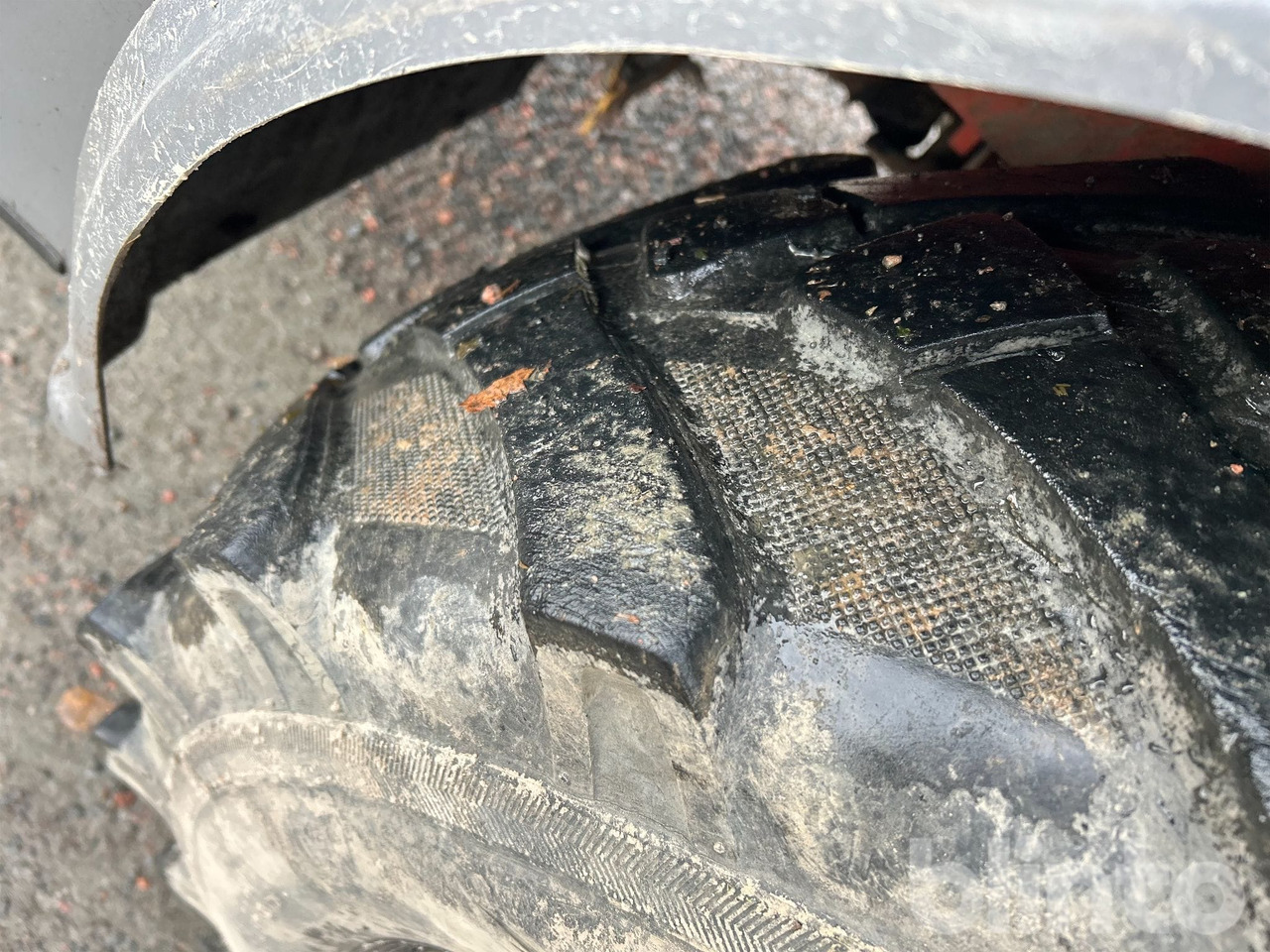 Wiellader Everun ER12 med gafflar och planeringskopa