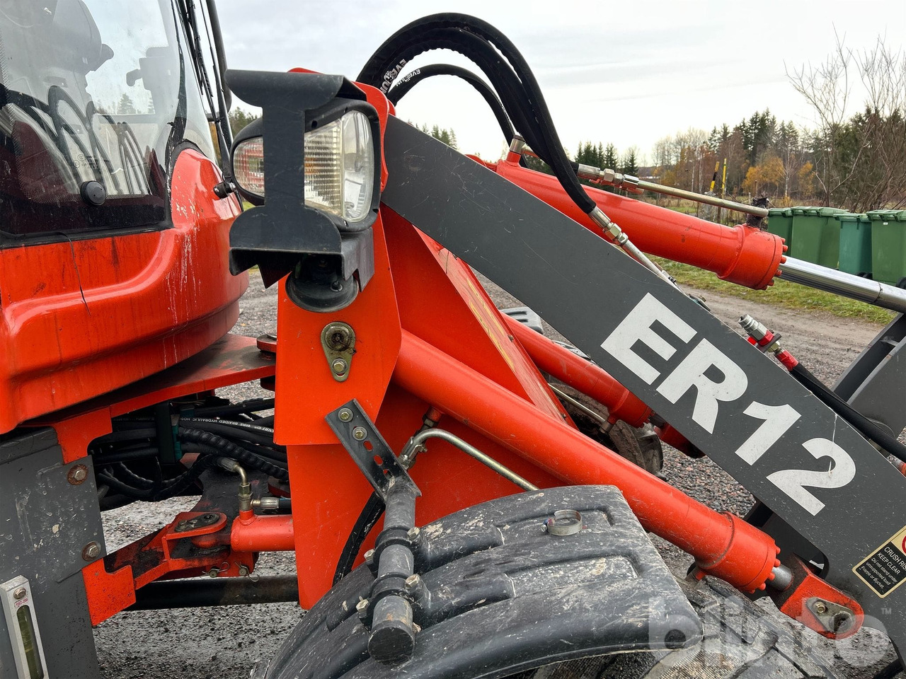 Wiellader Everun ER12 med gafflar och planeringskopa