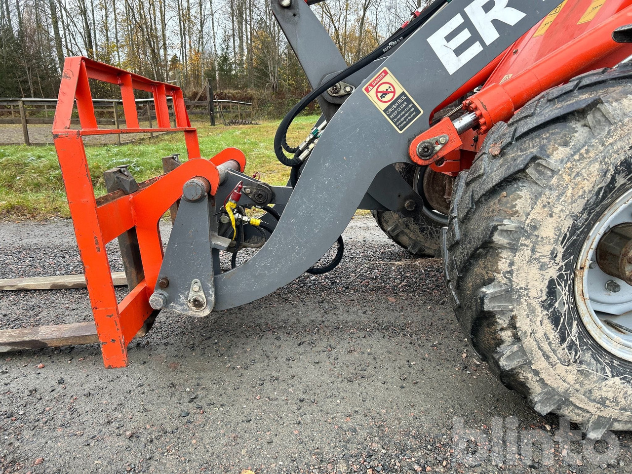 Wiellader Everun ER12 med gafflar och planeringskopa