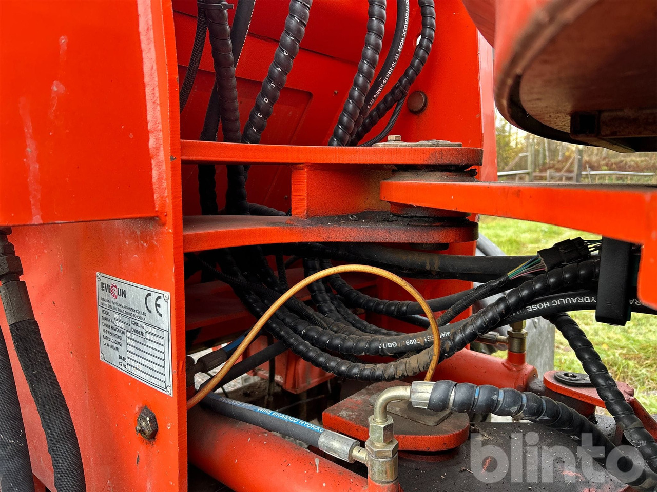 Wiellader Everun ER12 med gafflar och planeringskopa