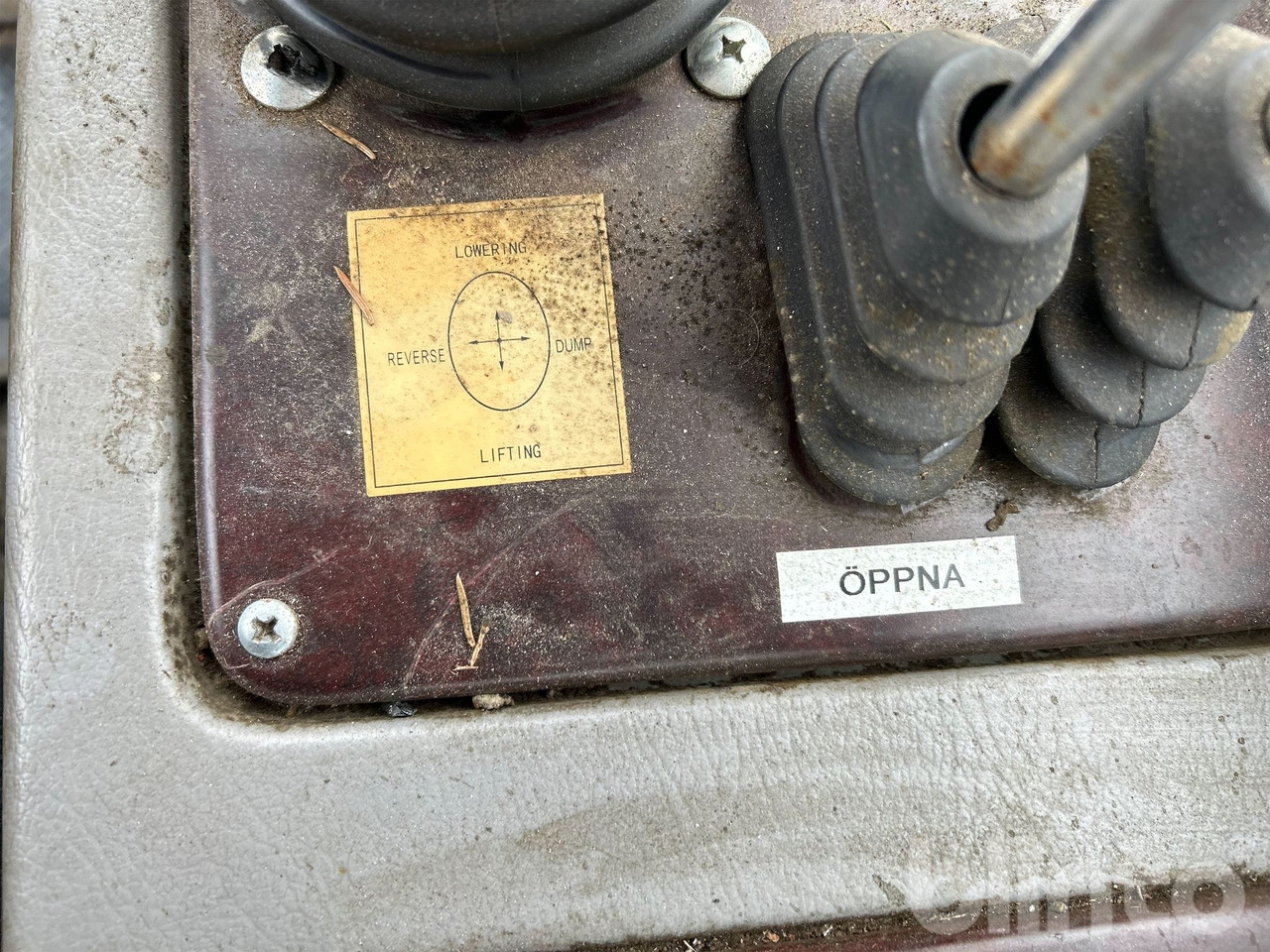 Wiellader Everun ER12 med gafflar och planeringskopa