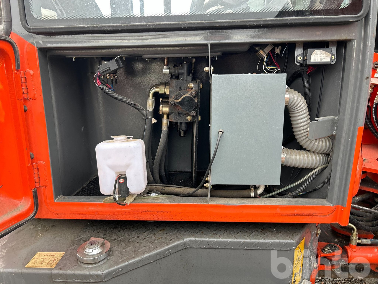 Wiellader Everun ER12 med gafflar och planeringskopa