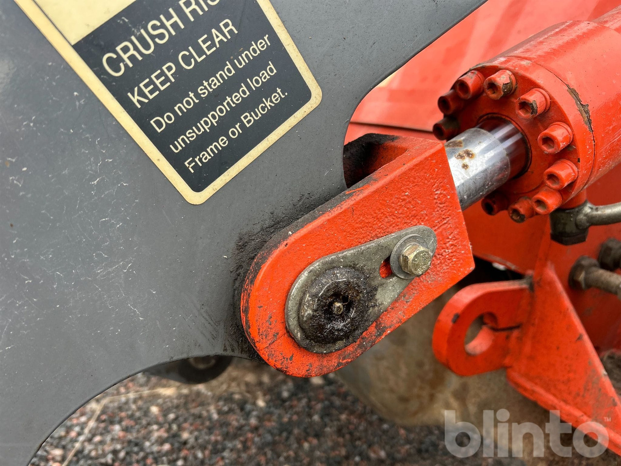 Wiellader Everun ER12 med gafflar och planeringskopa