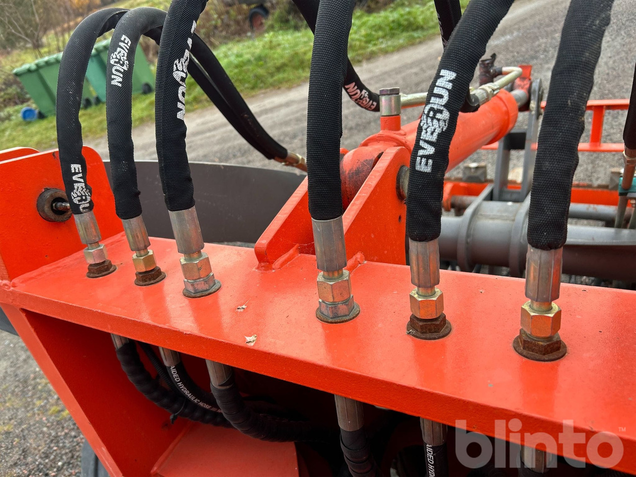 Wiellader Everun ER12 med gafflar och planeringskopa