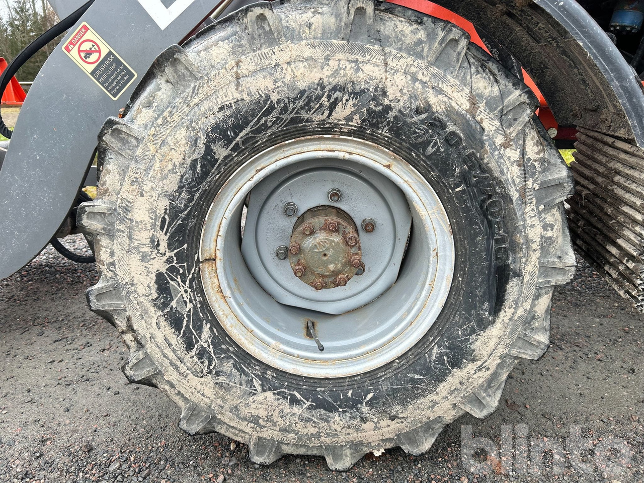 Wiellader Everun ER12 med gafflar och planeringskopa