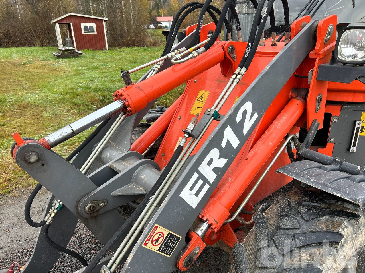 Wiellader Everun ER12 med gafflar och planeringskopa
