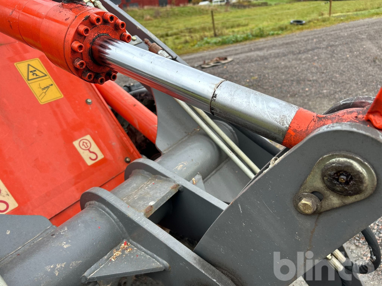 Wiellader Everun ER12 med gafflar och planeringskopa