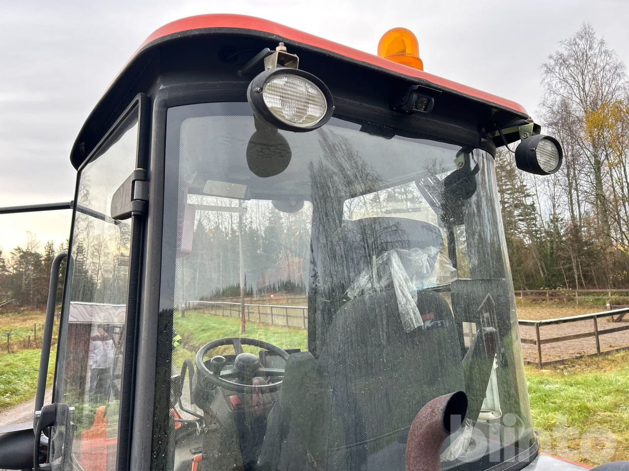 Wiellader Everun ER12 med gafflar och planeringskopa