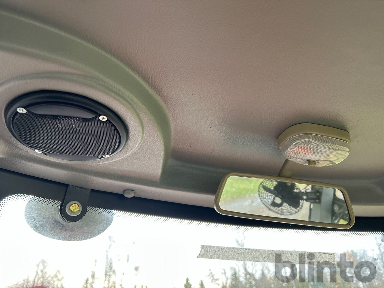 Wiellader Everun ER12 med gafflar och planeringskopa