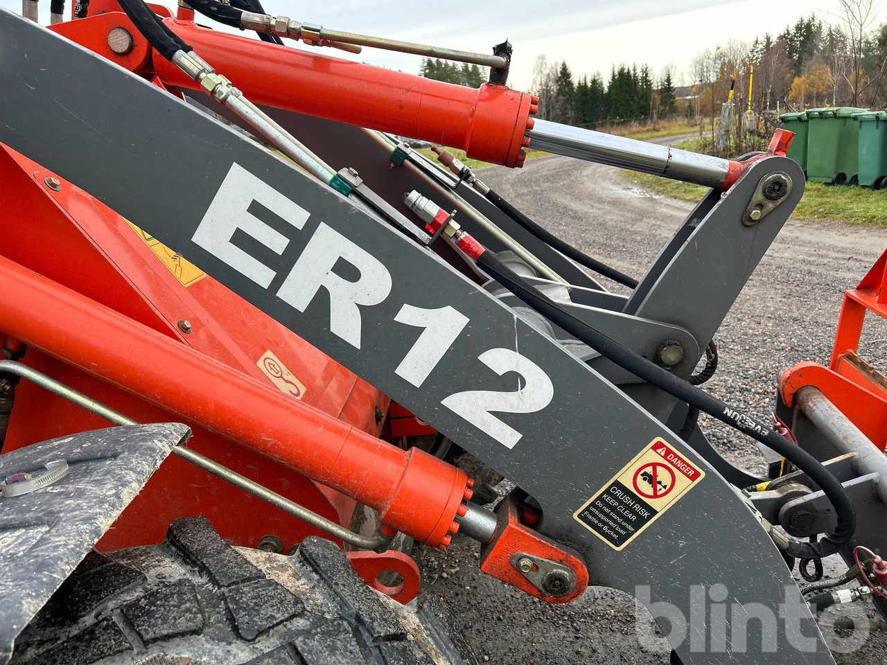 Wiellader Everun ER12 med gafflar och planeringskopa