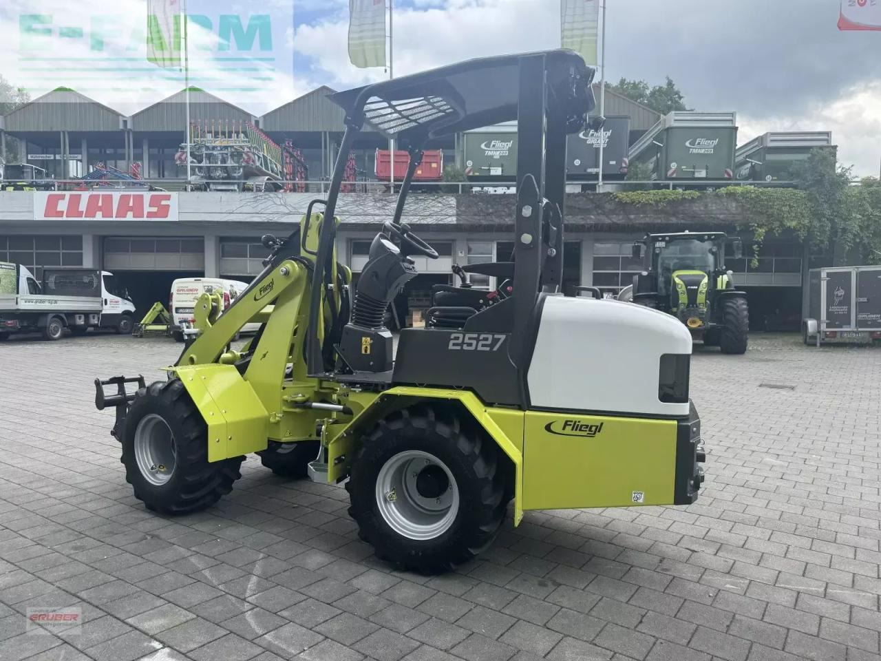 Wiellader Fliegl 25-27 inkl. 3 anbaugeräte