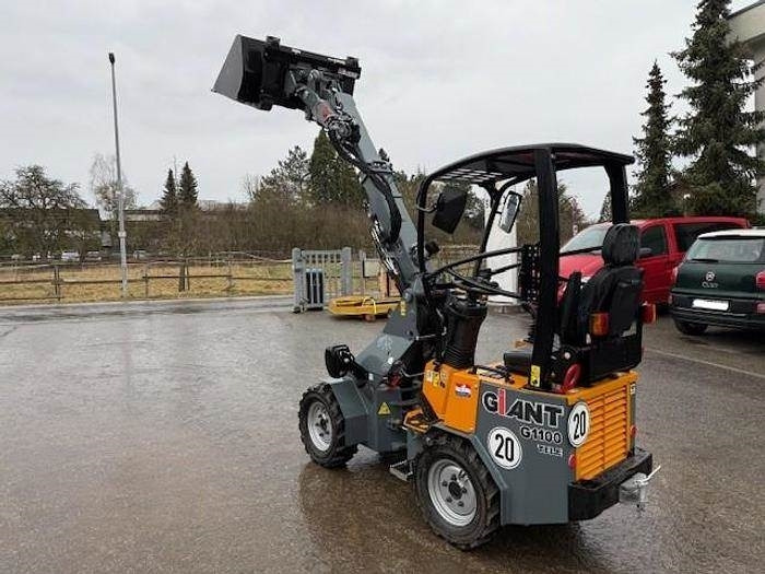 Wiellader GiANT G1100