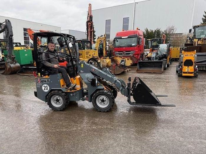 Wiellader GiANT G1100