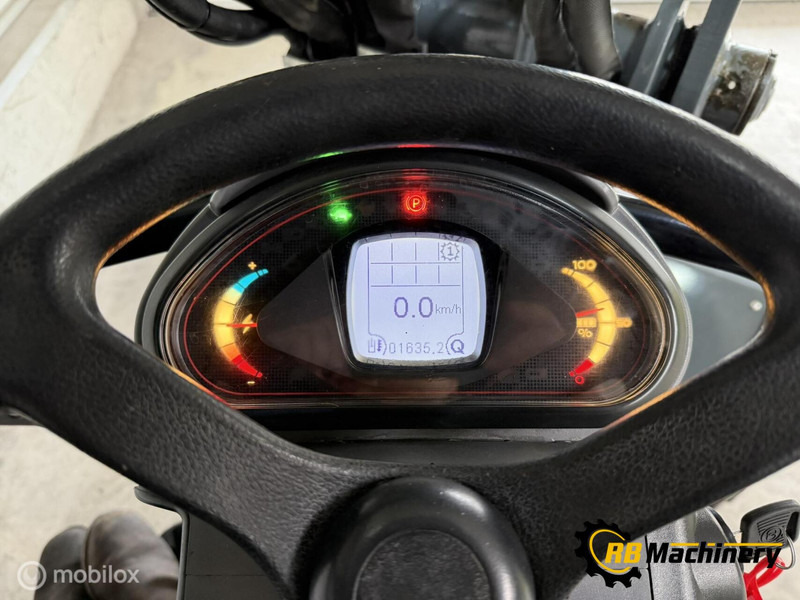 Wiellader Giant G2200E