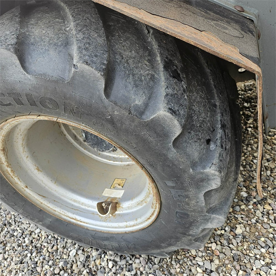 Wiellader Giant V452T X-TRA HD