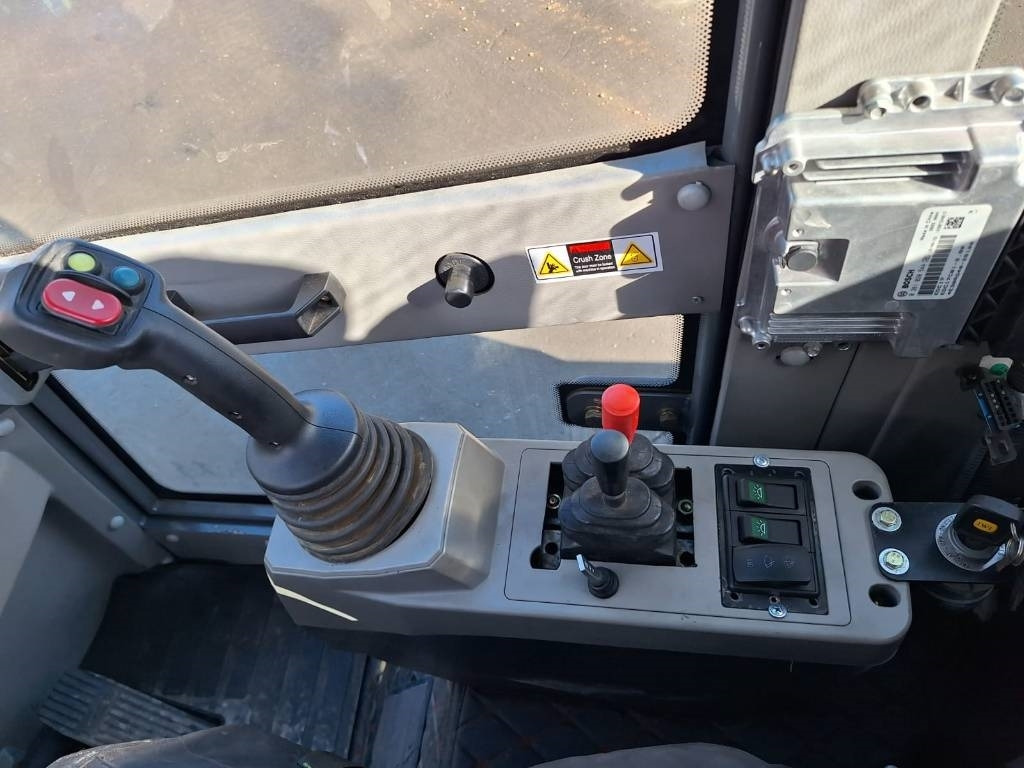 Wiellader Greenmaster 825 PIIKIT, KAUHA JA HIEKOITIN