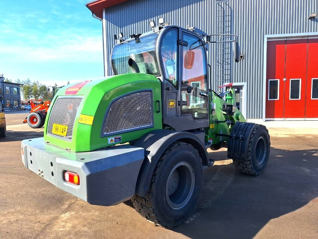 Wiellader Greenmaster 825 PIIKIT, KAUHA JA HIEKOITIN