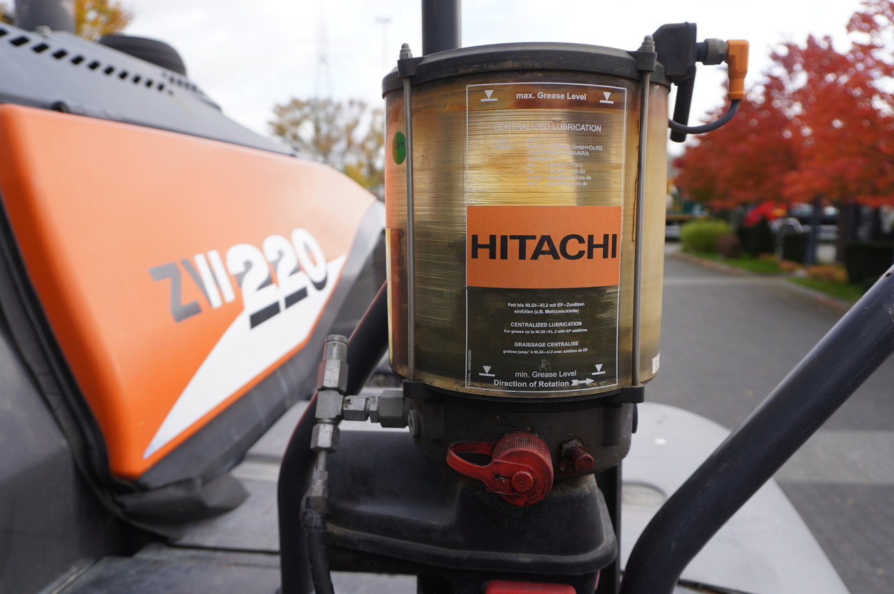 Wiellader HITACHI ZW220 articulated loader / 2 buckets