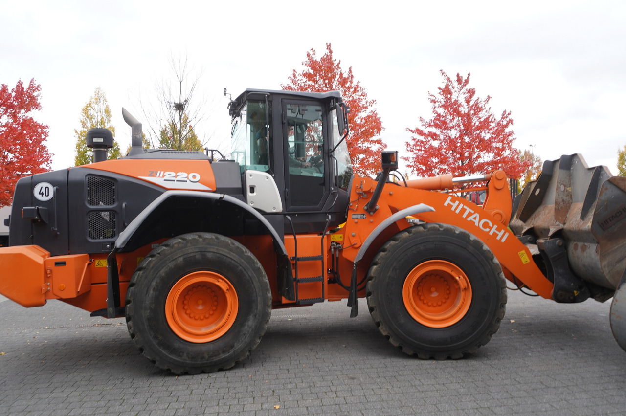 Wiellader HITACHI ZW220 articulated loader / 2 buckets