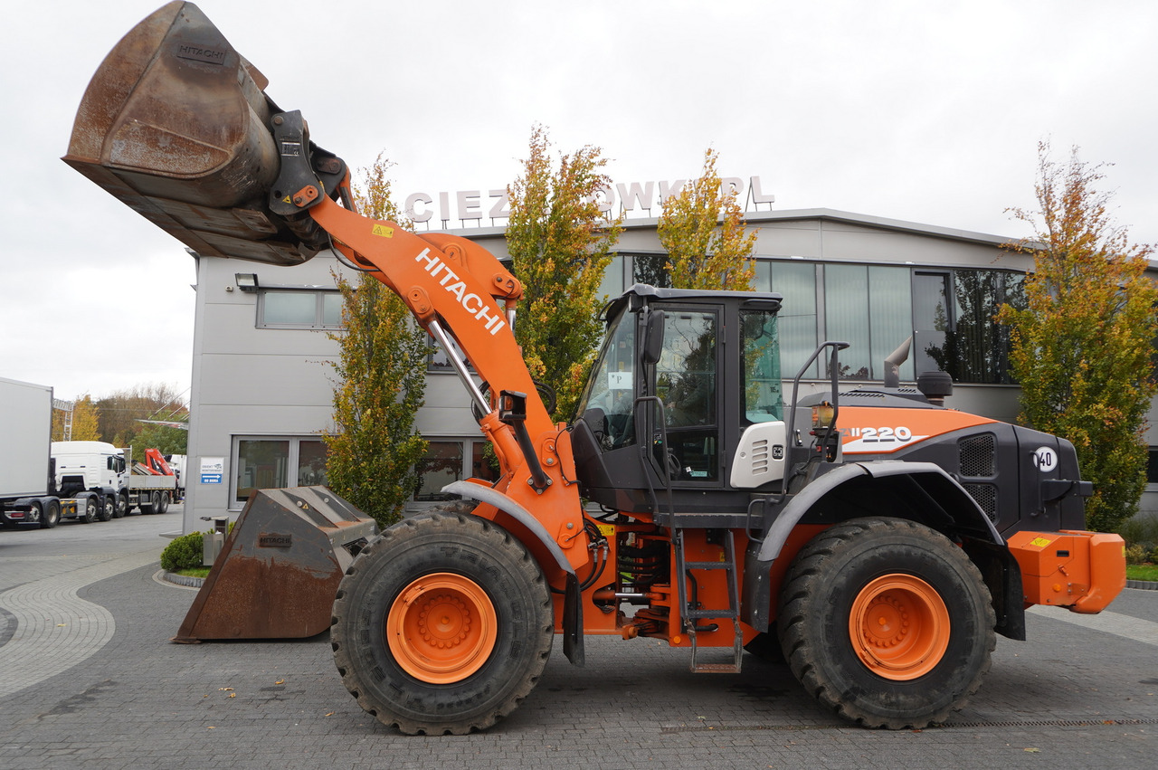 Wiellader HITACHI ZW220 articulated loader / 2 buckets