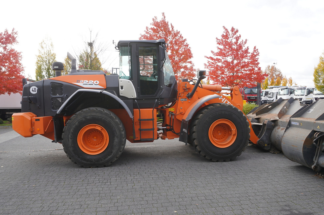 Wiellader HITACHI ZW220 articulated loader / 2 buckets