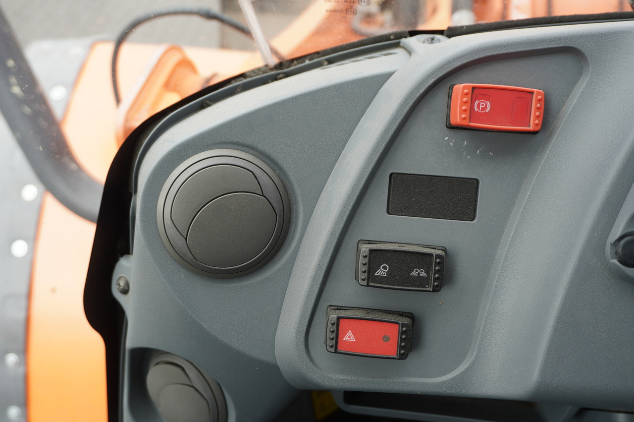 Wiellader HITACHI ZW220 articulated loader / 2 buckets