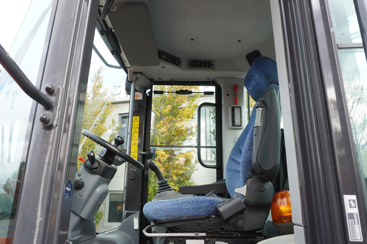 Wiellader HITACHI ZW220 articulated loader / 2 buckets