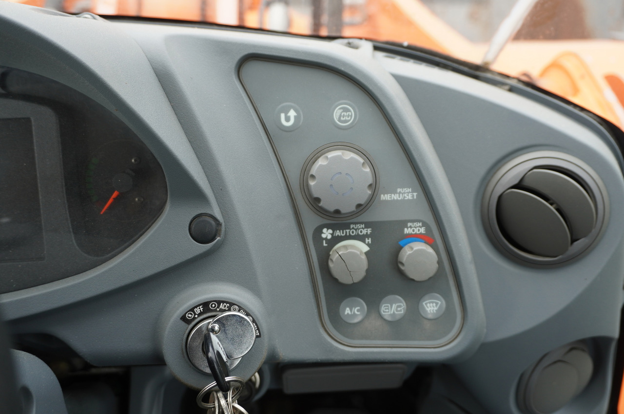 Wiellader HITACHI ZW220 articulated loader / 2 buckets