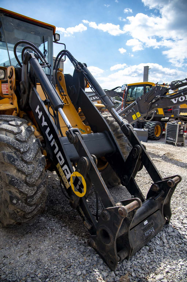 Wiellader HYUNDAI HL740TM-7 for parts