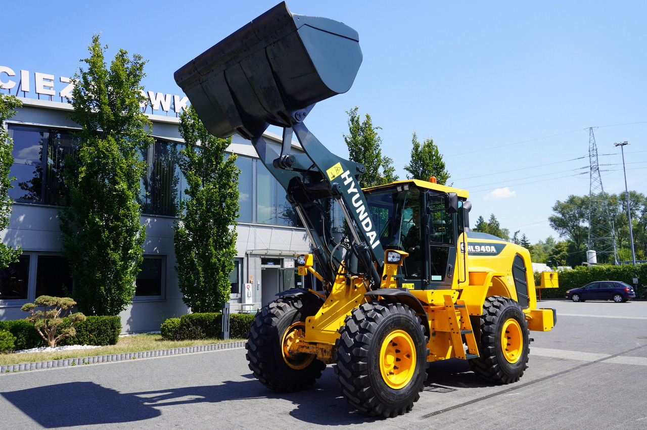 Wiellader HYUNDAI HL940A articulated loader / year 2021 / weight 13.5t year of production 2021