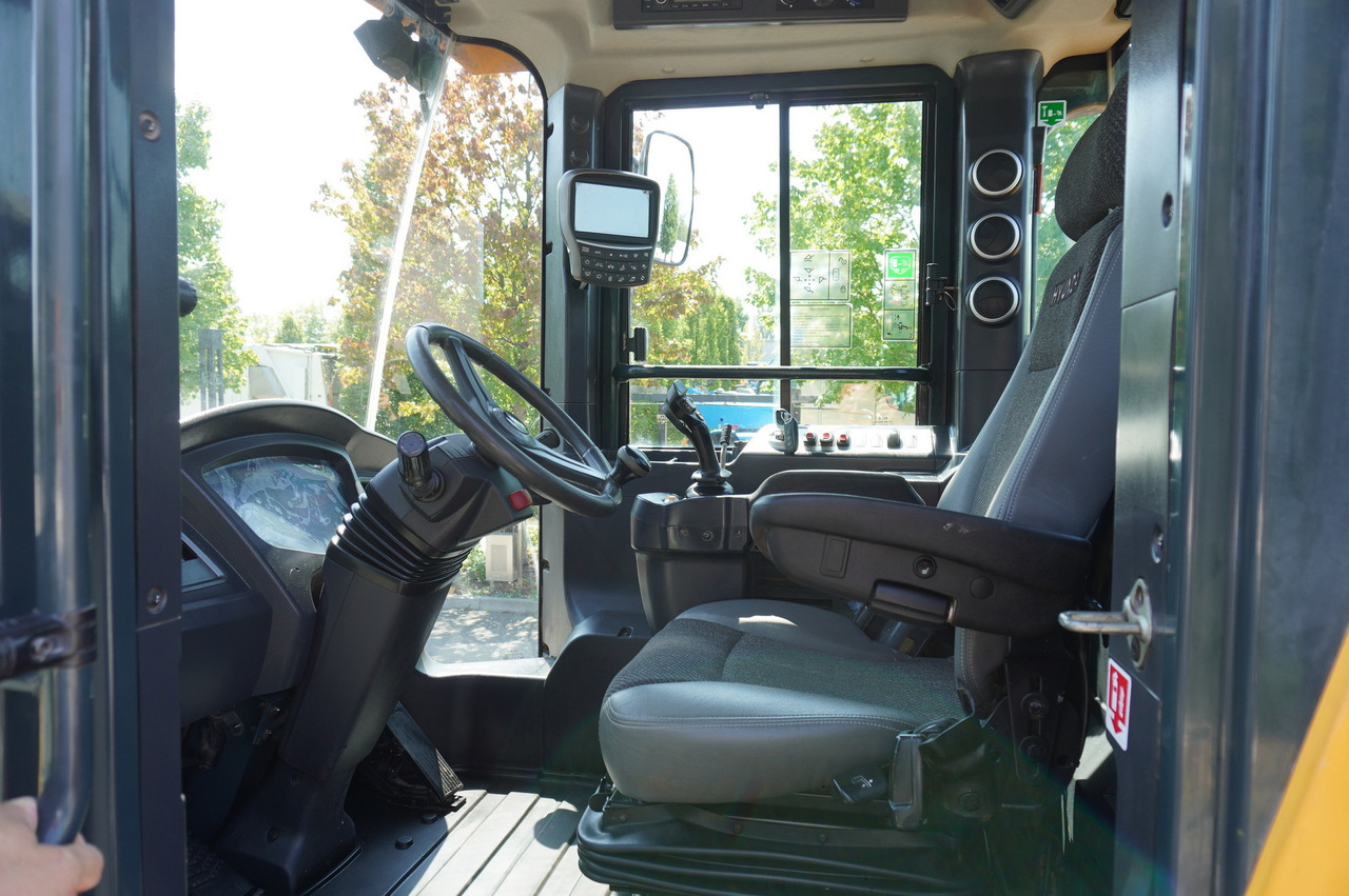 Wiellader HYUNDAI HL940A articulated loader / year 2021 / weight 13.5t year of production 2021