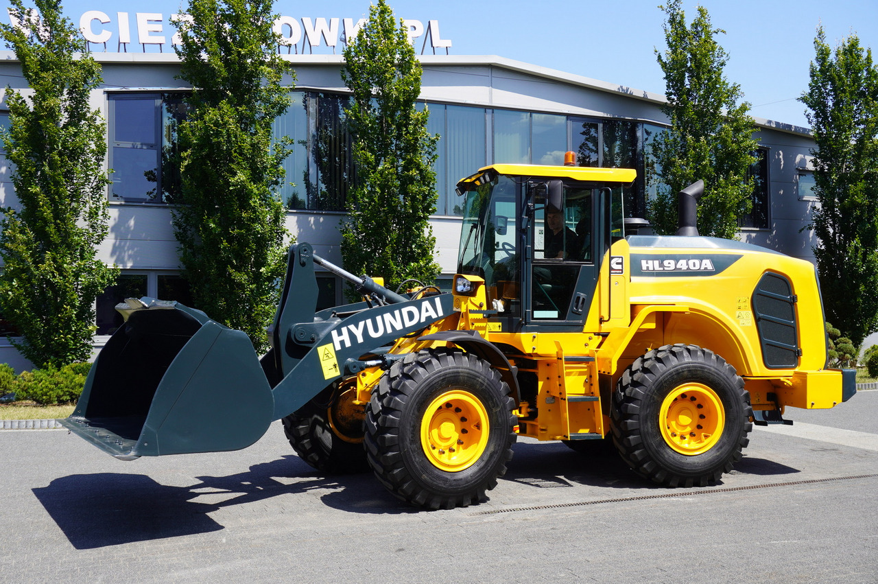 Wiellader HYUNDAI HL940A articulated loader / year 2021 / weight 13.5t year of production 2021