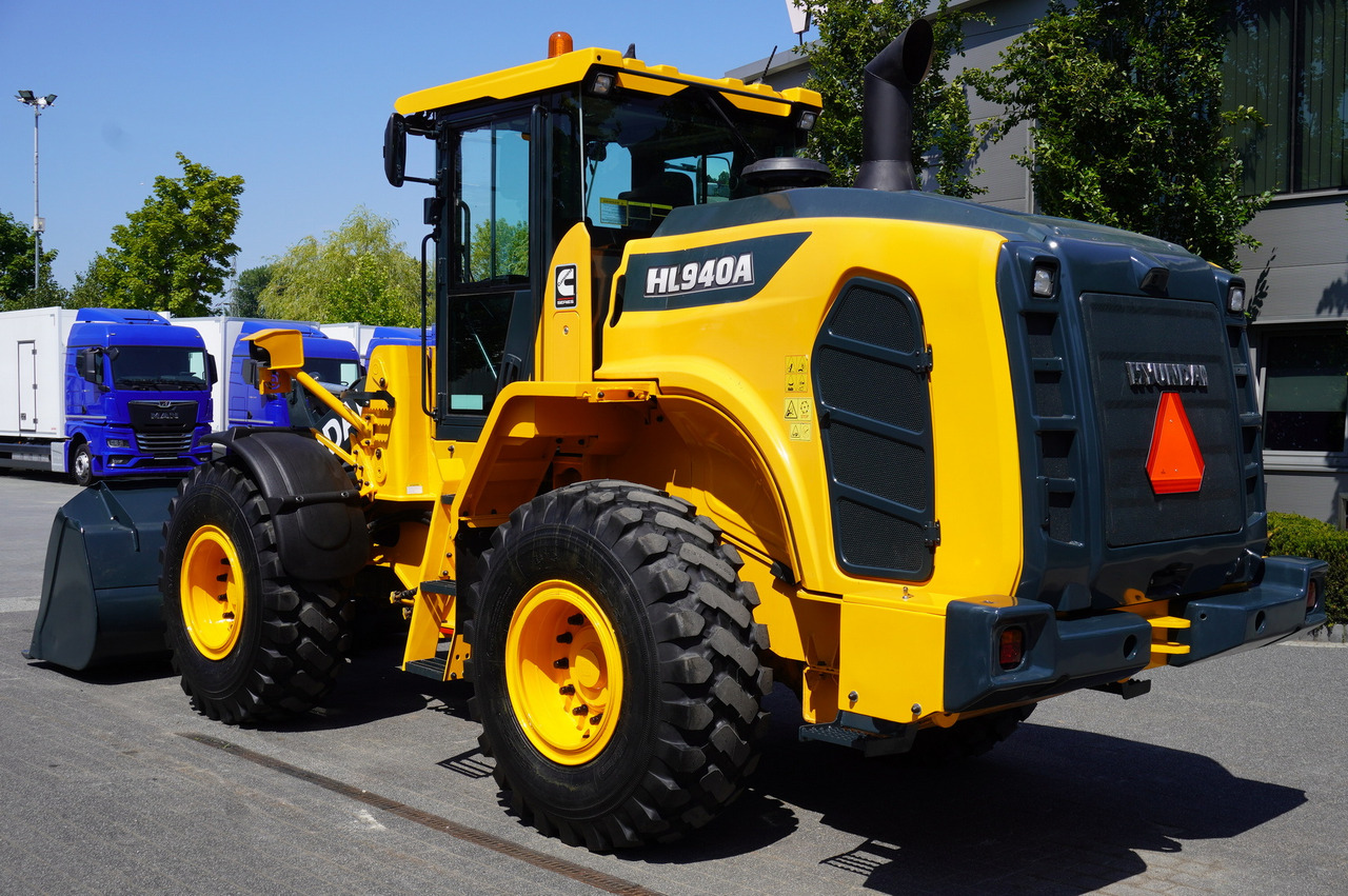 Wiellader HYUNDAI HL940A articulated loader / year 2021 / weight 13.5t year of production 2021