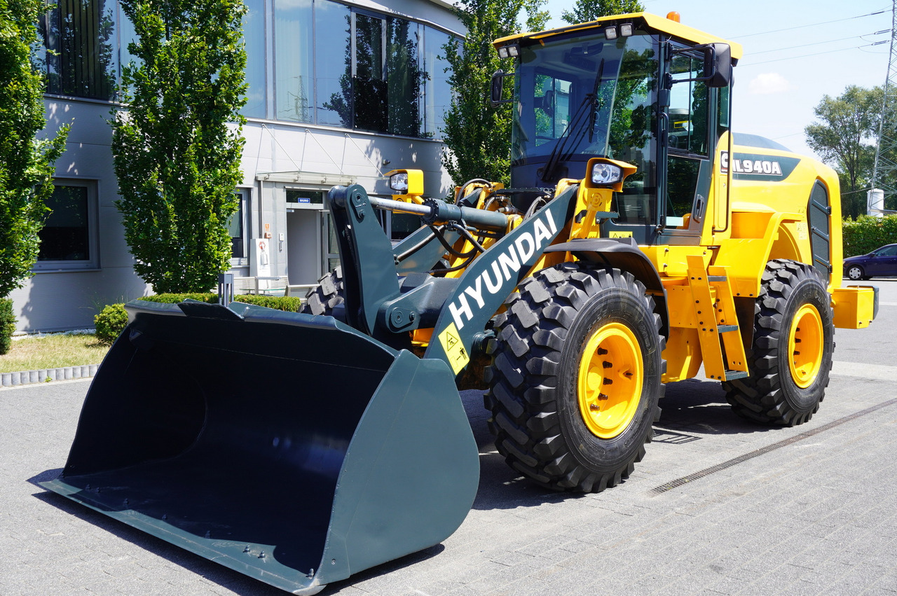 Wiellader HYUNDAI HL940A articulated loader / year 2021 / weight 13.5t year of production 2021